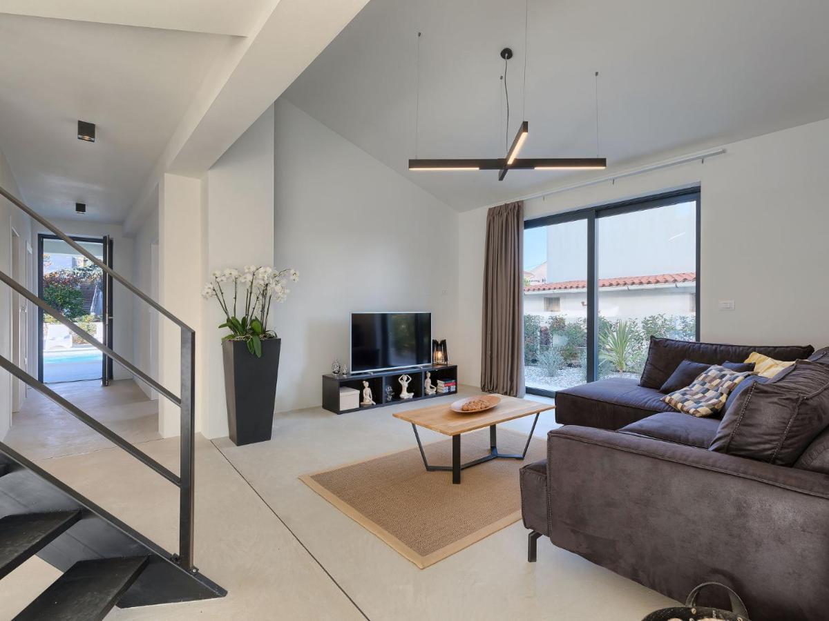 Anna By Interhome Pula